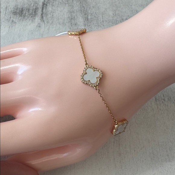 Rachel Zoe Jewelry - Rachel Zoe Gold Plated 925 Ster Silver Revers Bracelet Pave 3 Clover Moth OPearl